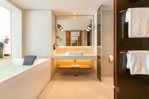 habitación superior con bañera de hidromasaje doble - Hotel 3HB Faro