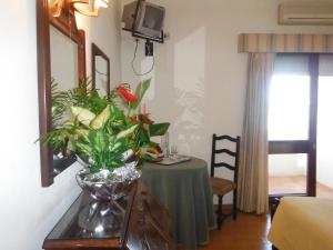 habitación doble con balcón y vistas parciales - Hotel Aeromar