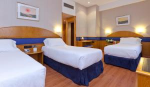 habitación triple (2 adultos + 1 niño) - Hotel Agumar
