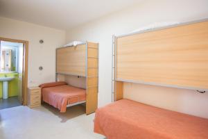 habitación cuádruple con baño privado - Hotel Albergue Inturjoven Marbella