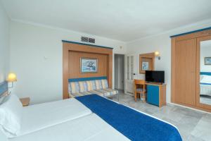 habitación doble (2 adultos + 1 niño) - Hotel AluaSun Costa Park