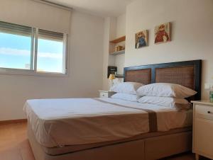 apartamento de 2 dormitorios - Hotel Apartamento junto al mar con WiFi y piscina