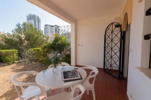 bungalow con 2 dormitorios, terraza y jardín - Hotel Aparto Residence Galetamar
