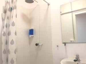 Habitación Doble con baño privado - Arc House Sevilla Only Adults