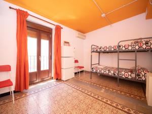Cama en habitación compartida mixta de 10 camas - Arc House Sevilla Only Adults