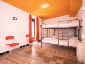 Cama en habitación compartida mixta de 10 camas - Arc House Sevilla Only Adults