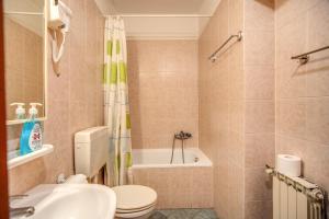 Habitación Triple con baño privado - Hotel Artromano