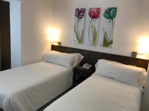 habitación doble con balcón - 2 camas - Aston Hotel