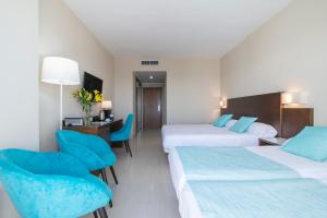 habitación cuádruple con vistas al mar (3 adultos + 1 niño) - Hotel Bahía Calpe by Pierre & Vacances