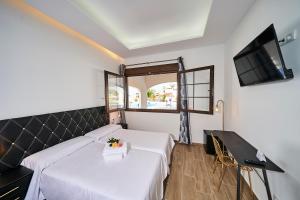 habitación triple con vistas a la piscina - Hotel Bajamar Ancladero Playa