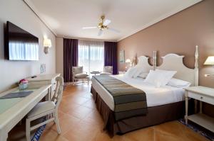 superior double or twin room with golf view - Hotel Barceló Marbella