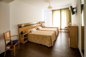 habitación triple básica - Hotel Bersoca