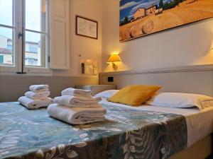 habitación con cama grande  - Hotel Camilla Firenze