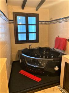 Habitación Doble Superior con bañera de hidromasaje - Cortijo Boutique Marbella