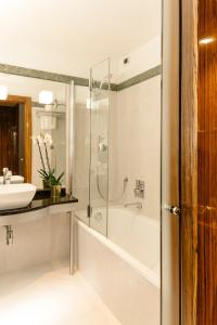Habitación Confort Doble con bañera - Cosmopolitan Hotel