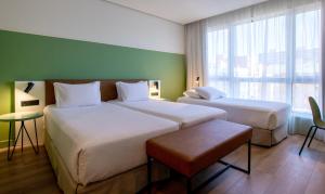 habitación triple - Hotel Eurostars Acteón