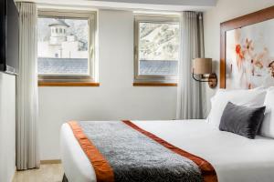 habitación deluxe con cama extragrande - Hotel Eurostars Andorra
