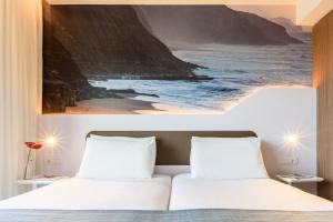 habitación triple estándar con balcón y vistas al mar - Hotel Eurostars Cascais