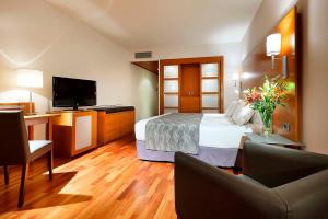 habitación doble con cama supletoria  - Hotel Eurostars Lisboa Parque