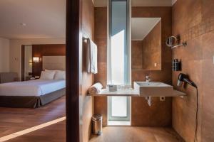 habitación doble con balcón - 1 o 2 camas - Hotel Eurostars Oporto