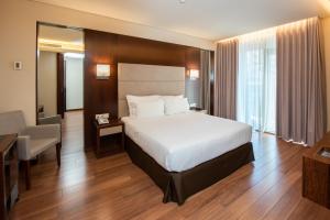 habitación doble con balcón y aparcamiento -1 o 2 camas - Hotel Eurostars Oporto