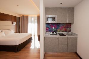 habitación doble con balcón y aparcamiento -1 o 2 camas - Hotel Eurostars Oporto