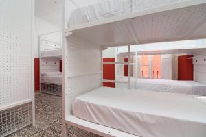 cama en habitación compartida femenina de 8 camas - Feel Hostels City Center
