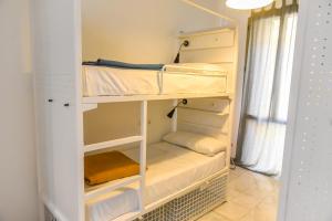 cama en habitación compartida mixta de 6 camas - Feel Hostels Soho Malaga