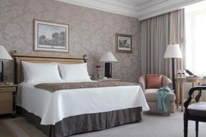Habitación Superior - Cama extragrande  - Four Seasons Hotel Ritz Lisbon
