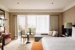habitación deluxe con vistas al parque y cama extragrande - Four Seasons Hotel Ritz Lisbon