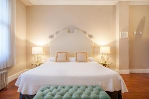 habitación superior con cama grande y baño privado - Hotel Hi Valencia Boutique