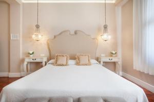 habitación superior con cama grande y baño privado - Hotel Hi Valencia Boutique
