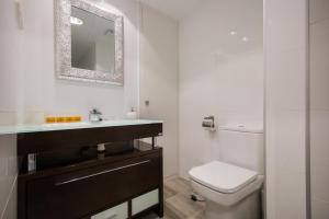 apartamento de 2 dormitorios - calle comisario - Hotel Holidays2Malaga Alameda View