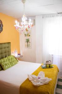 habitación doble con baño privado - Hostal La Fonda Grupo Terra de Mar, alojamientos con encanto