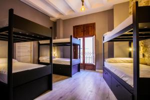 habitación familiar con balcón - Hostel SEA&DREAMS Calpe