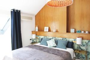 habitación superior con cama extragrande - Hugo Beach Hotel