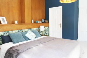 habitación superior con cama extragrande - Hugo Beach Hotel