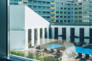 habitación doble con vistas a la piscina - Hotel Iberostar Selection Lisboa