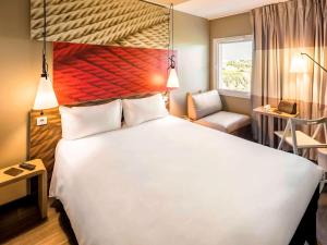 habitación doble con cama supletoria  - Hotel ibis Faro Algarve