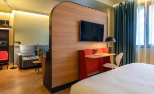 habitación doble con salón - Hotel Ibis Styles Madrid City Las Ventas