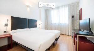 habitación doble - 2 camas - admite mascotas - Hotel Ilunion Aqua 3