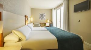 habitación doble con vistas laterales al mar - 1 o 2 camas - Hotel Ilunion Fuengirola