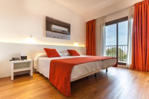 habitación doble con vistas a la piscina (3 adultos) - 1 o 2 camas + 1 cama supletoria - Hotel Intur Orange