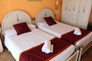 habitación doble con terraza y vistas parciales al mar - Hotel La Riviera