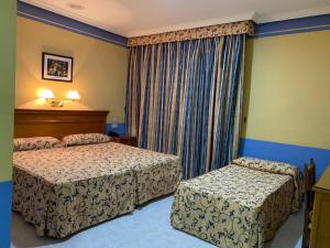 habitación triple (2 adultos + 1 niño) - Hotel La Sierra
