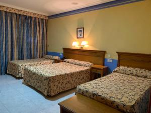 habitación triple (2 adultos + 1 niño) - Hotel La Sierra