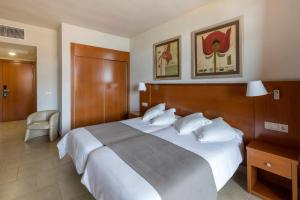 habitación doble - 2 camas (3 adultos)  - Hotel Las Palmeras Affiliated by FERGUS