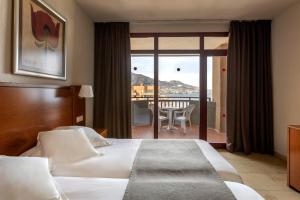habitación doble con vistas al mar - 2 camas - Hotel Las Palmeras Affiliated by FERGUS