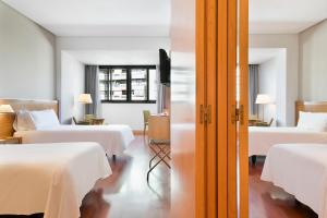 habitación familiar comunicada (2 adultos + 2 niños)  - Hotel Málaga Alameda Centro Affiliated by Meliá