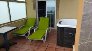 habitación doble superior con bañera de hidromasaje - Hotel Miraya Beach